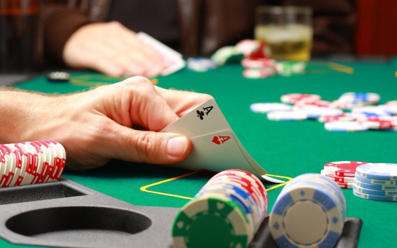 Cách đánh poker